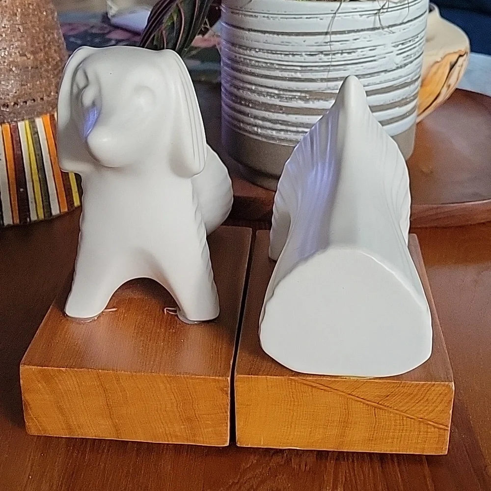JONATHAN ADLER RARE White Ceramic Dachshund Dog Bookends on Wood Bases